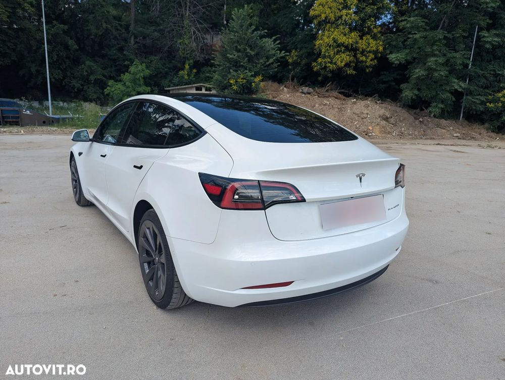 Tesla Model 3 - 4