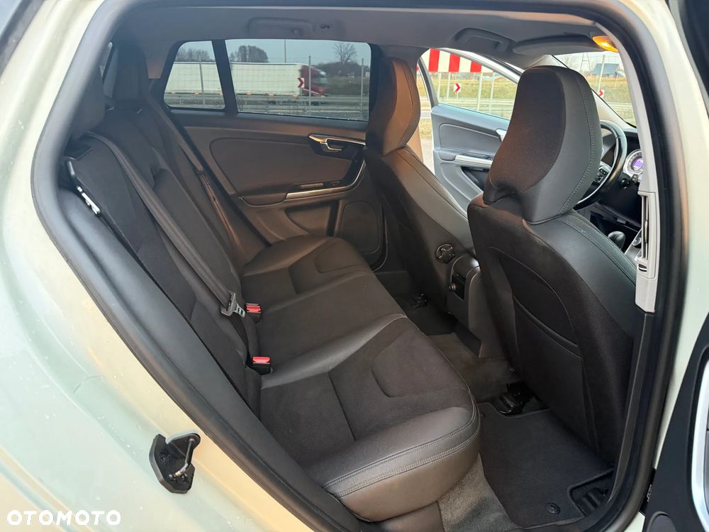 Volvo V60 D3 Edition - 12