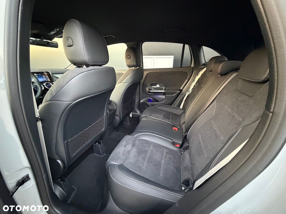 Mercedes-Benz GLA - 16