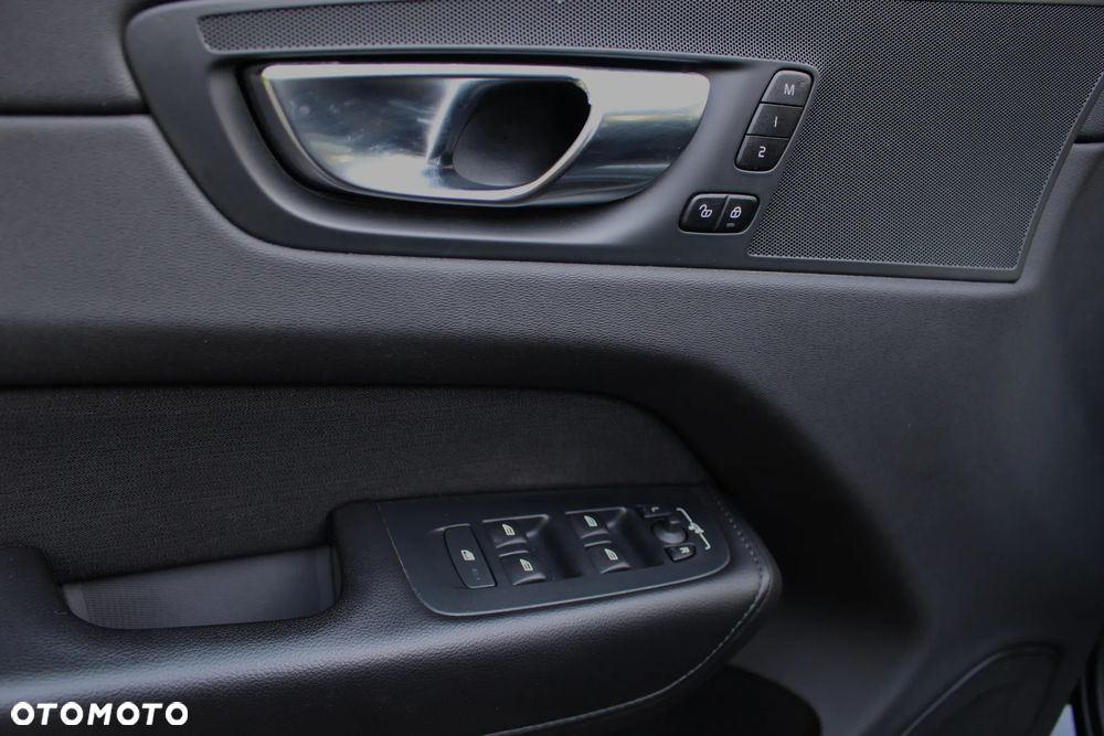 Volvo XC 60 B4 D Geartronic Momentum Pro - 27