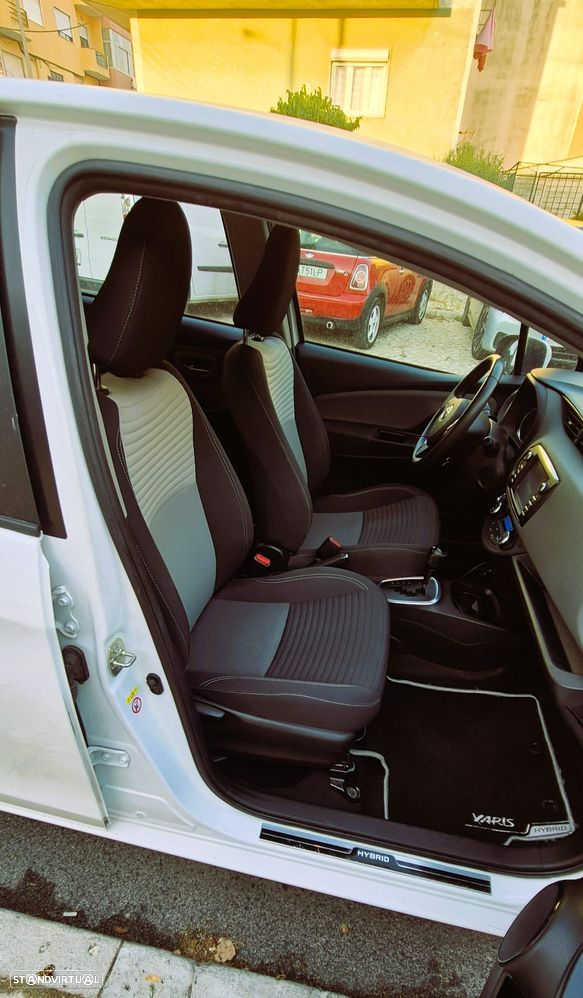 Toyota Yaris 1.5 HSD Active - 11