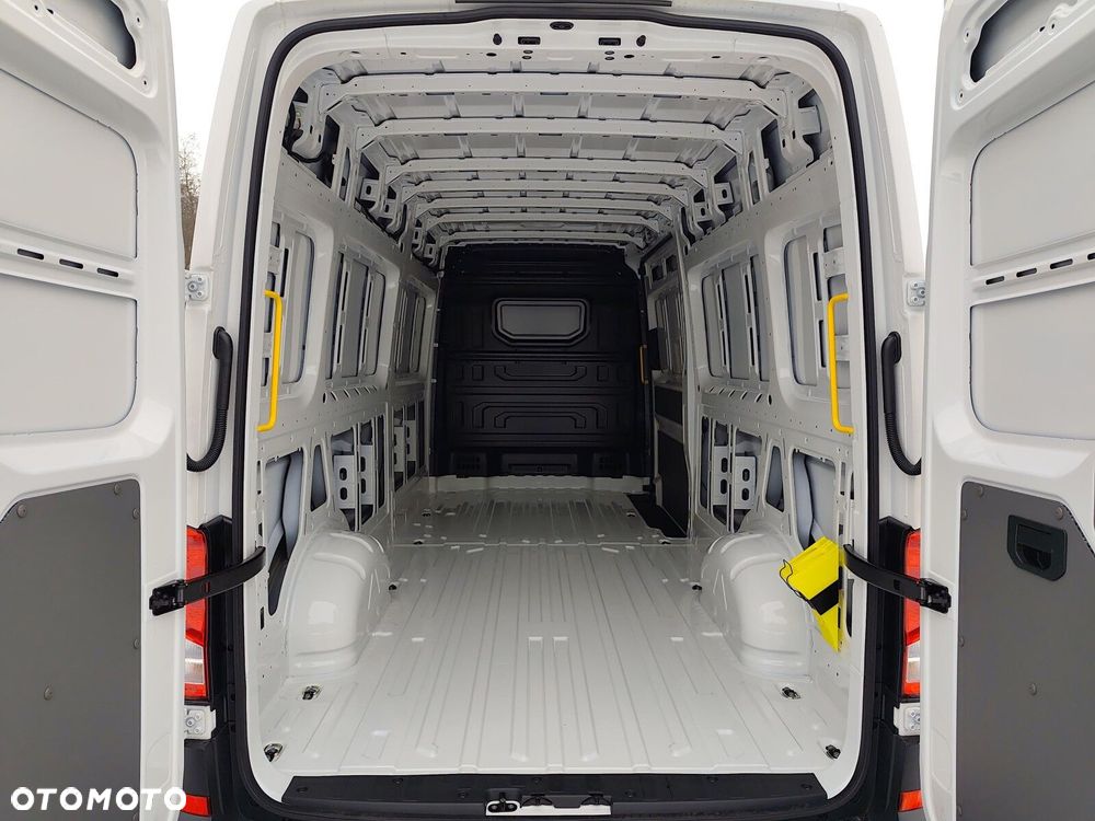 Volkswagen Crafter 35 Furgon, 2,0 TDI SCR 177KM,  6-bieg man., r.o: 4490 mm - 33