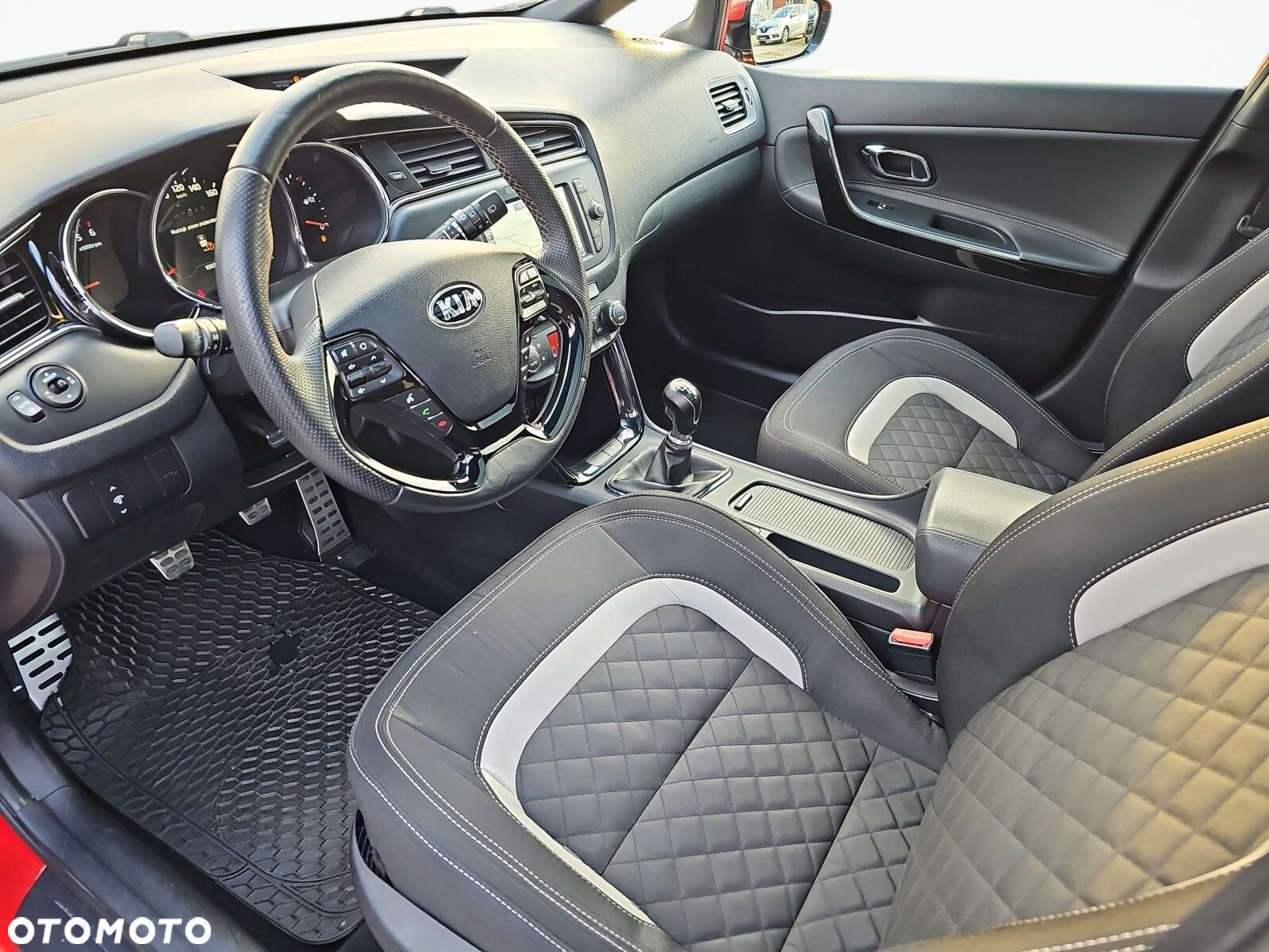 Kia Ceed - 11