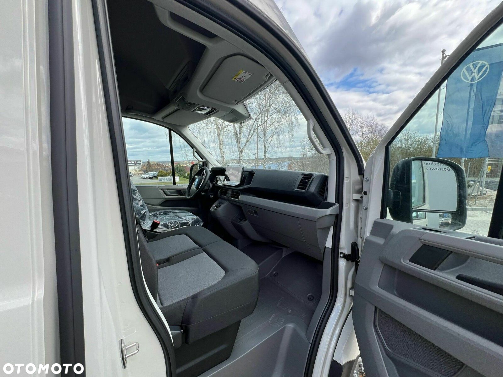 Volkswagen Crafter Crafter 35 Furgon z wysokim dachem silnik: 2,0 l EU6 SCR 140 KM / skrzynia biegów: automatyczna 8-biegowa rozstaw osi: 3640 mm - 8
