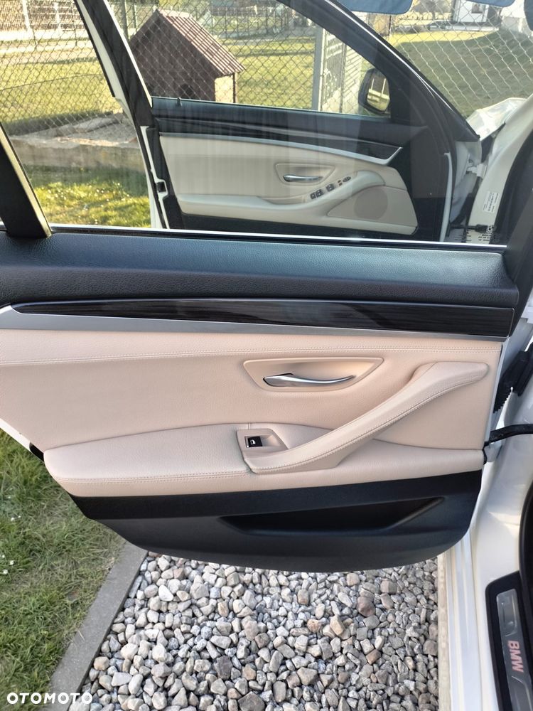 BMW Seria 5 520d xDrive - 32