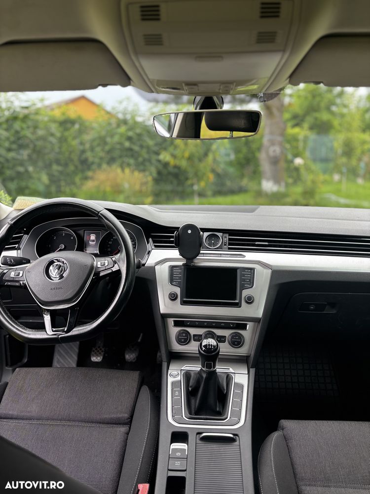 Volkswagen Passat 2.0 TDI Comfortline - 23