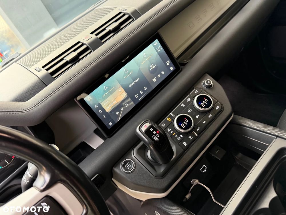 Land Rover Defender 110 D250 X-Dynamic S - 21