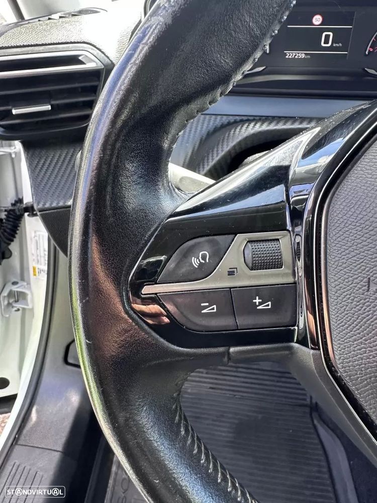 Peugeot 2008 1.5 BlueHDi Style - 33