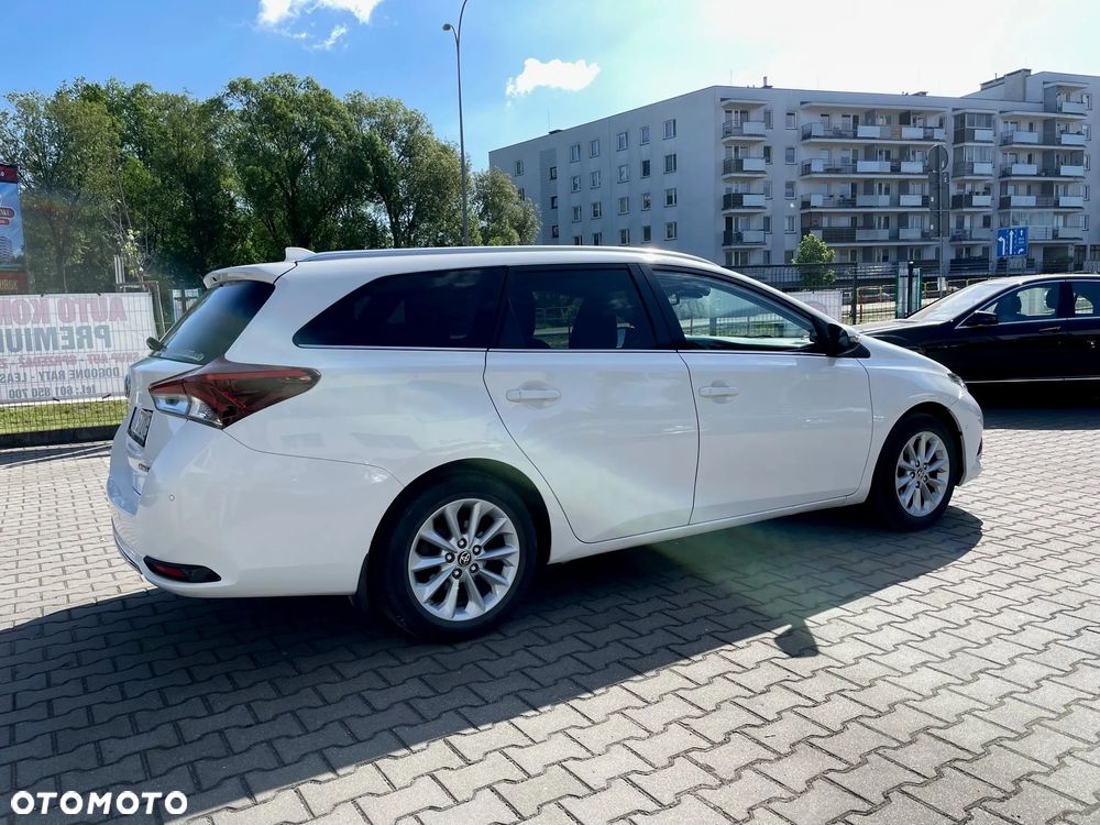 Toyota Auris - 12