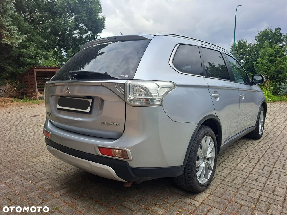 Mitsubishi Outlander 2.2 DI-D 4WD Diamant Edition - 3