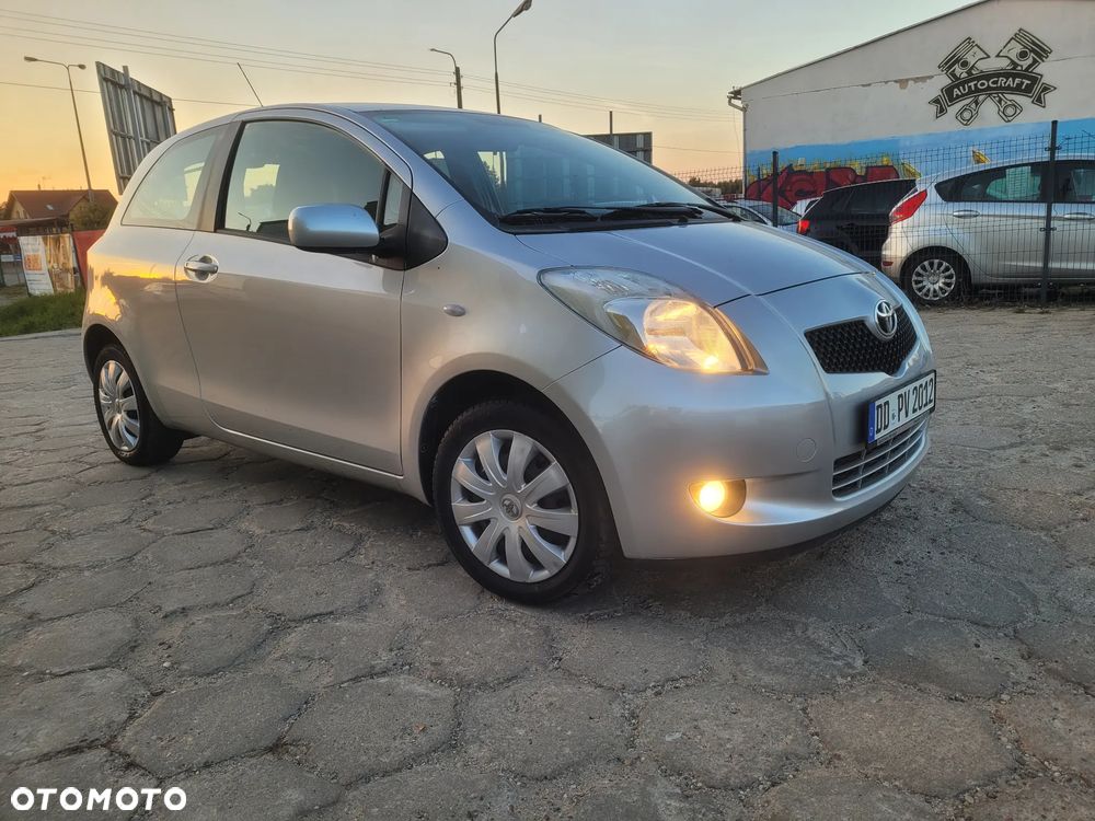 Toyota Yaris 1.3 VVT-i Sol - 1