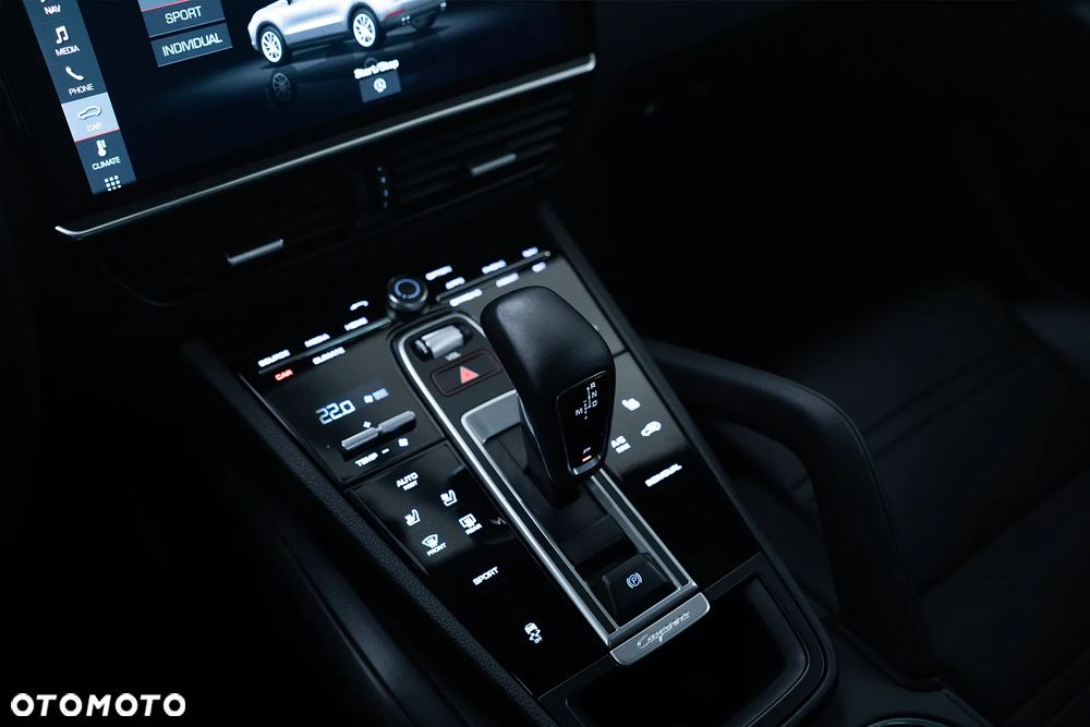 Porsche Cayenne Platinum Edition - 18