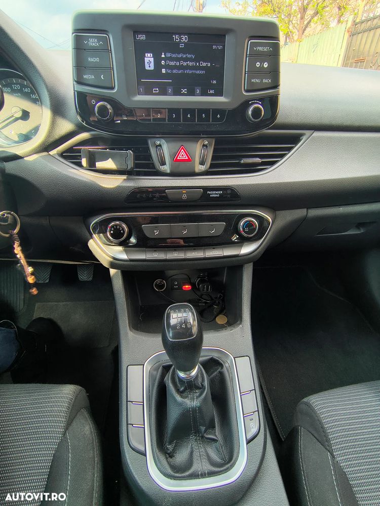 Hyundai i30 1.4 100CP 5DR M/T Classic - 4