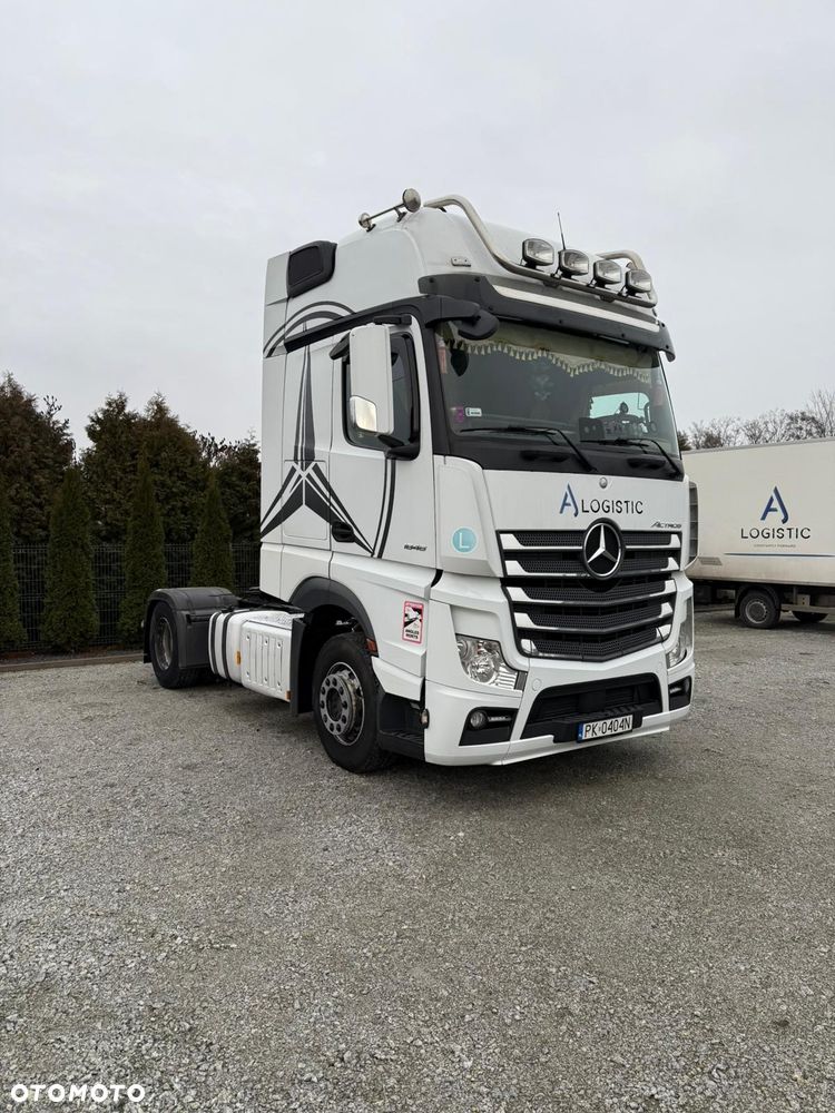 Mercedes-Benz Actros - 3