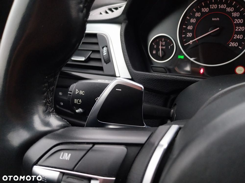 BMW Seria 3 320d Edition M Sport Shadow - 27