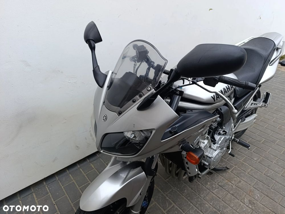 Yamaha FZS - 11