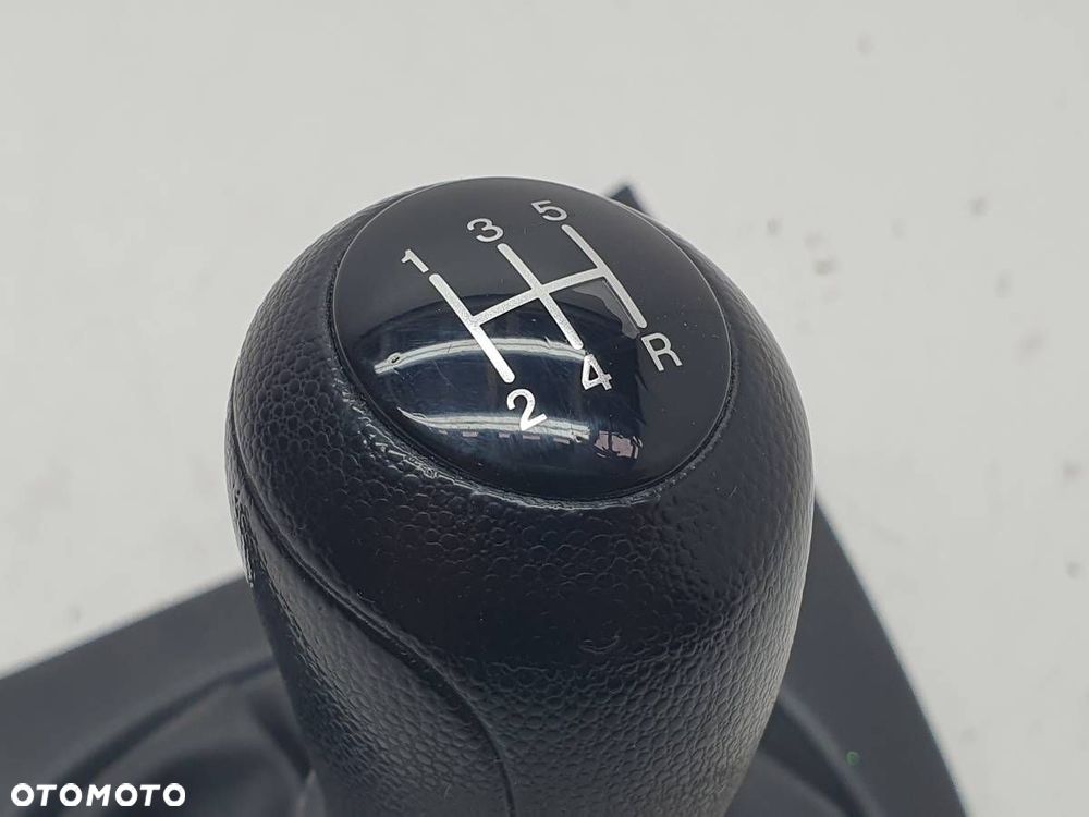 MIESZEK GAŁKA BIEGÓW MAZDA 2 DY D65164341 EUROPA - 2