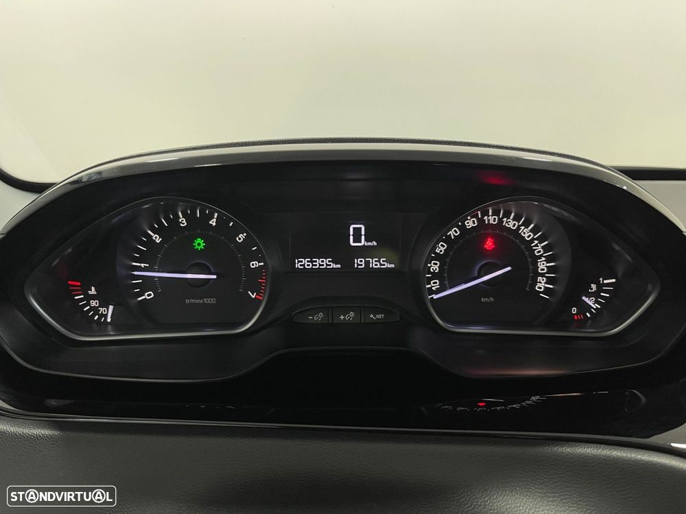 Peugeot 208 1.2 PureTech Style - 31