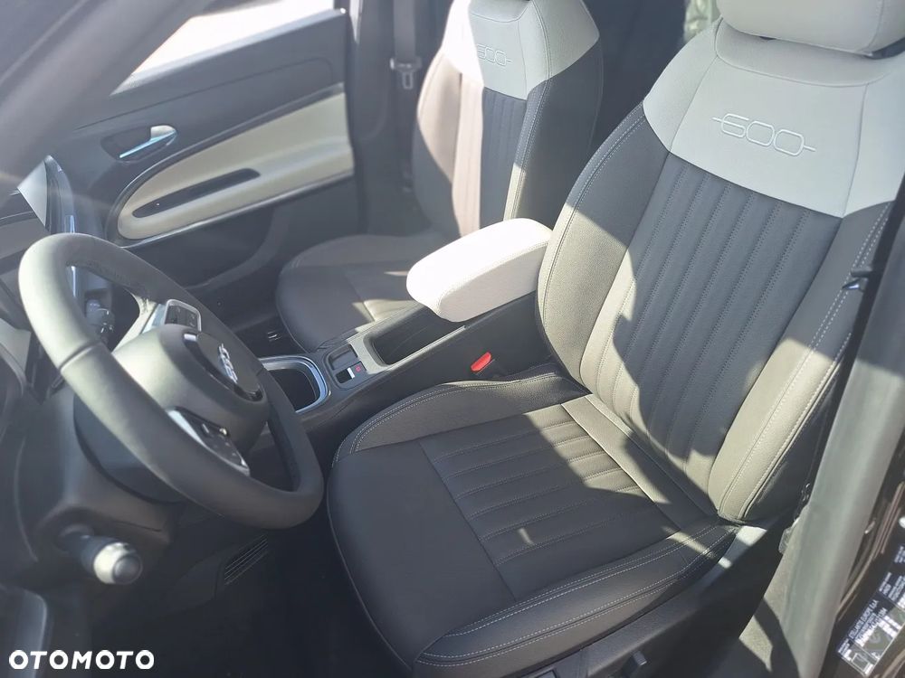 Fiat 600 1.2 Turbo La Prima eDCT - 2