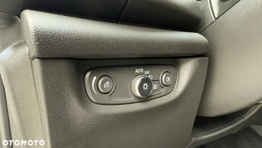 Opel Insignia 1.5 T Exclusive S&S - 20