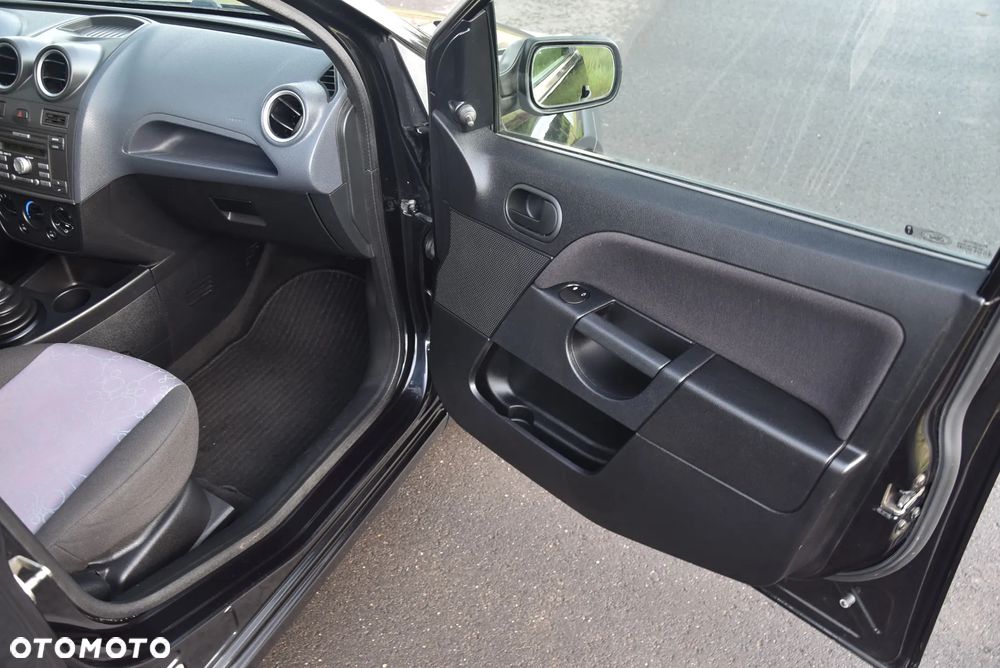 Ford Fiesta ver-1-3-black-magic - 29