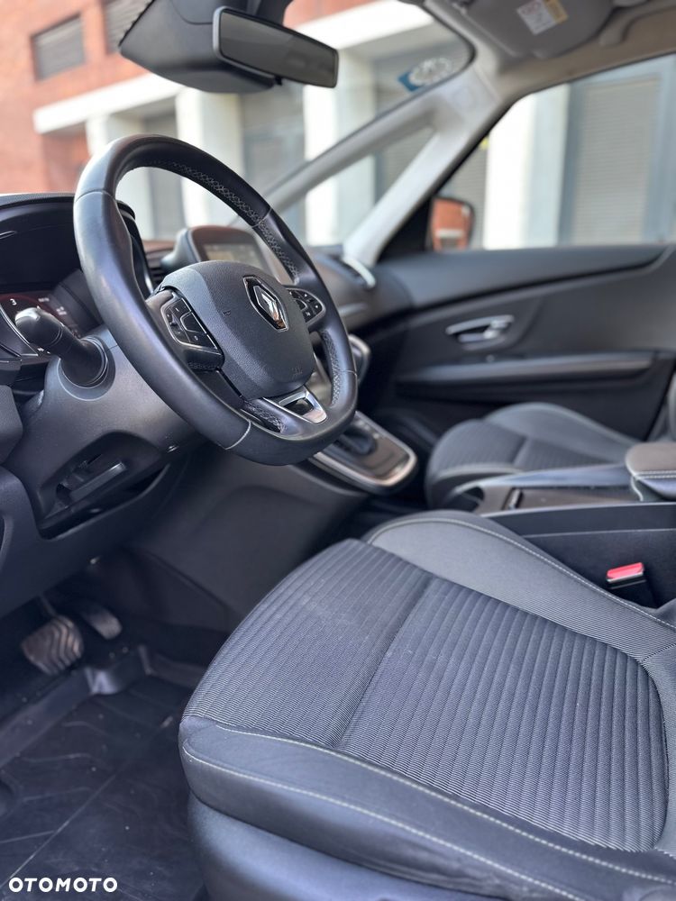 Renault Grand Scenic - 22