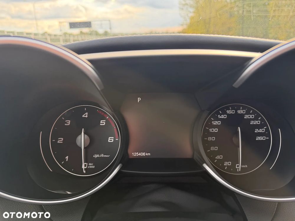 Alfa Romeo Giulia 2.2 D Turbo Veloce TI Q4 - 11