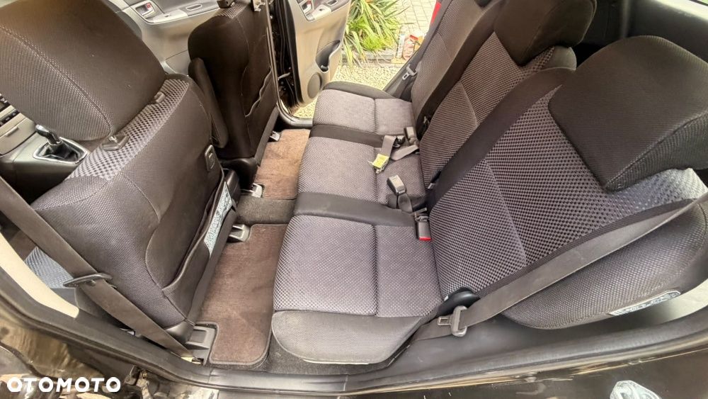 Toyota Corolla Verso - 17