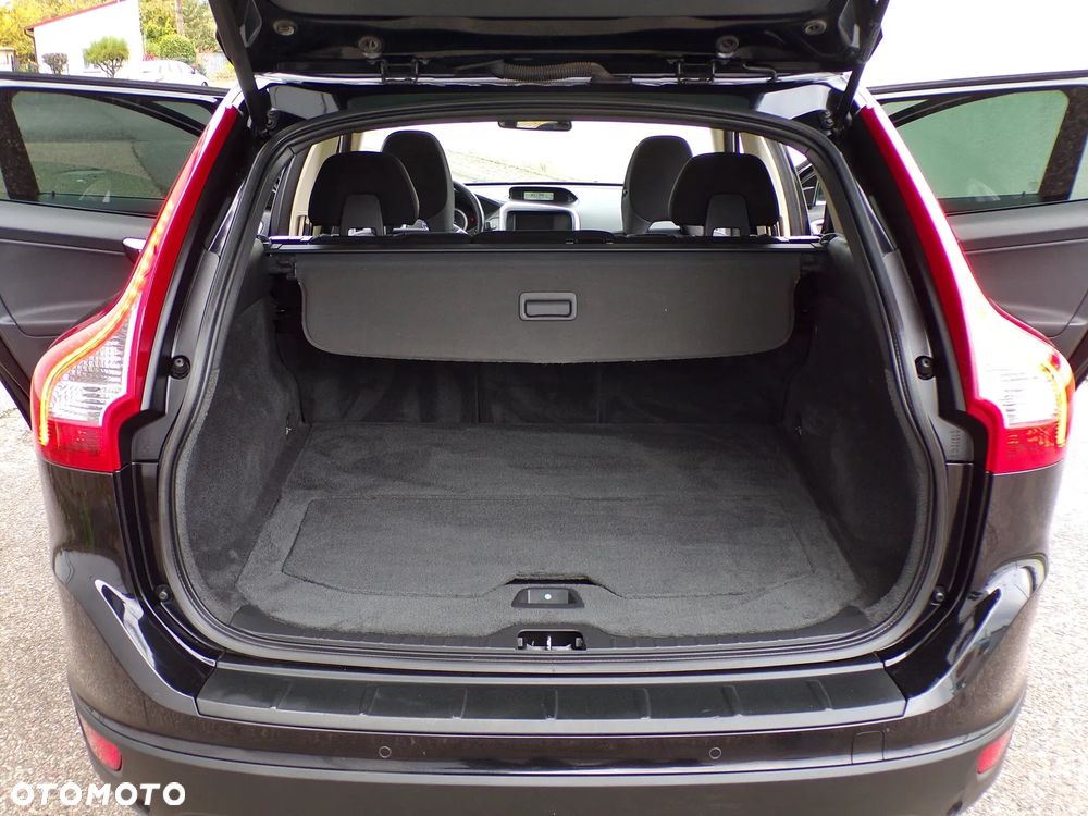 Volvo XC 60 D5 AWD Momentum - 28
