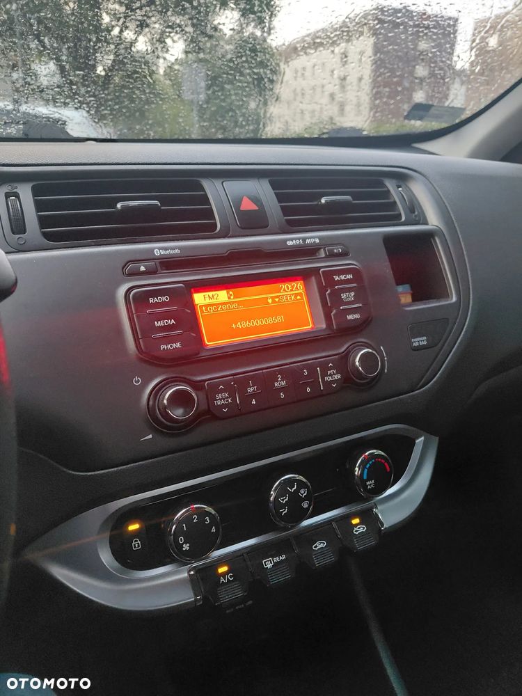 Kia Rio 1.2 L - 8