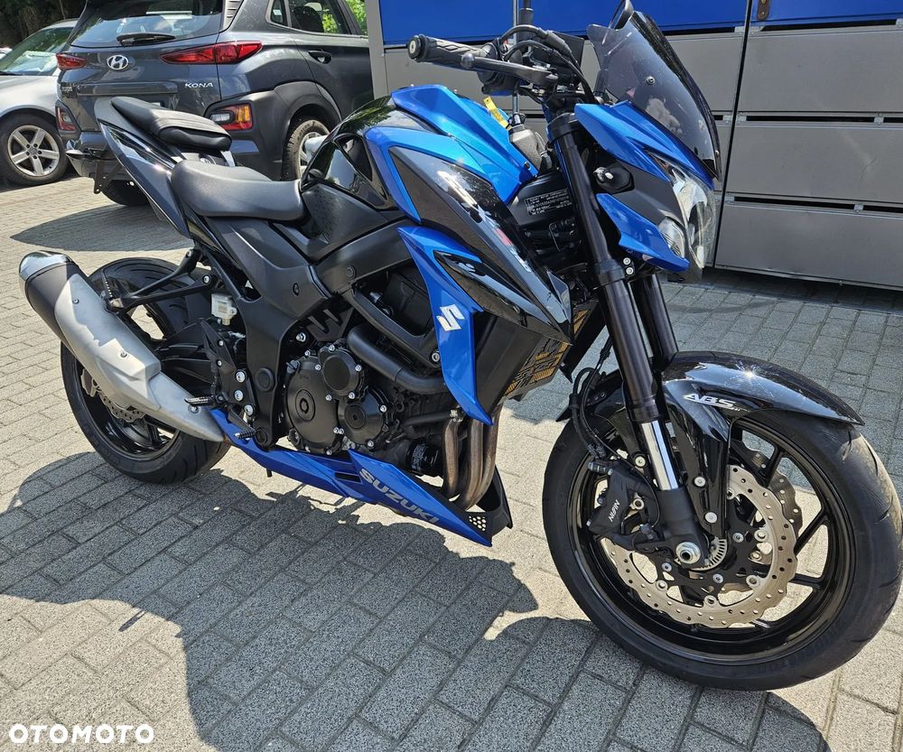 Suzuki GSX - 13