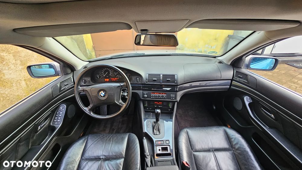 BMW Seria 5 523i - 22