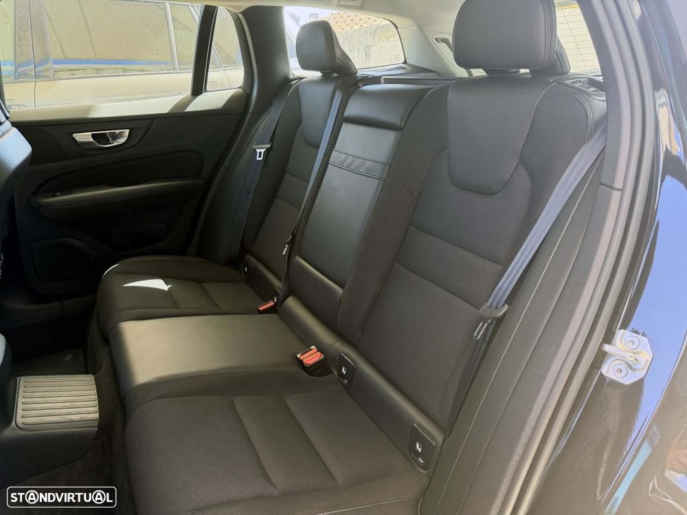 Volvo V60 2.0 T8 AWD TE Momentum Plus - 17