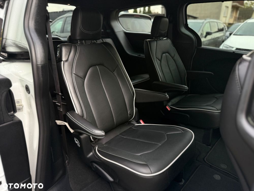 Chrysler Pacifica - 26