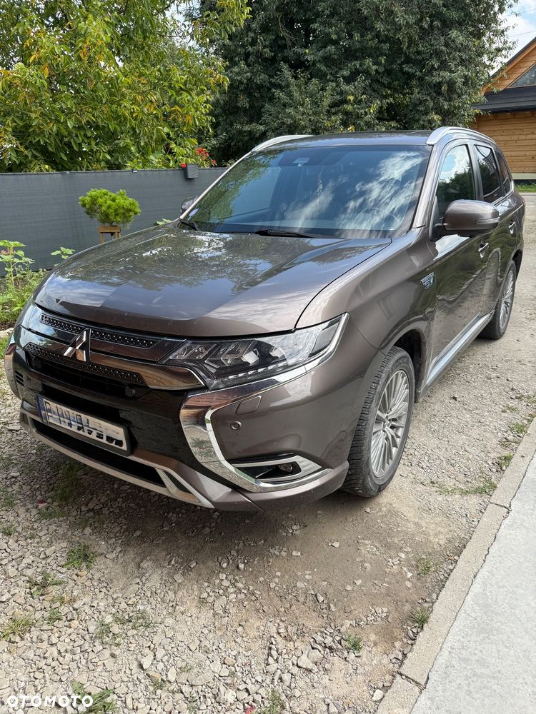 Mitsubishi Outlander - 1