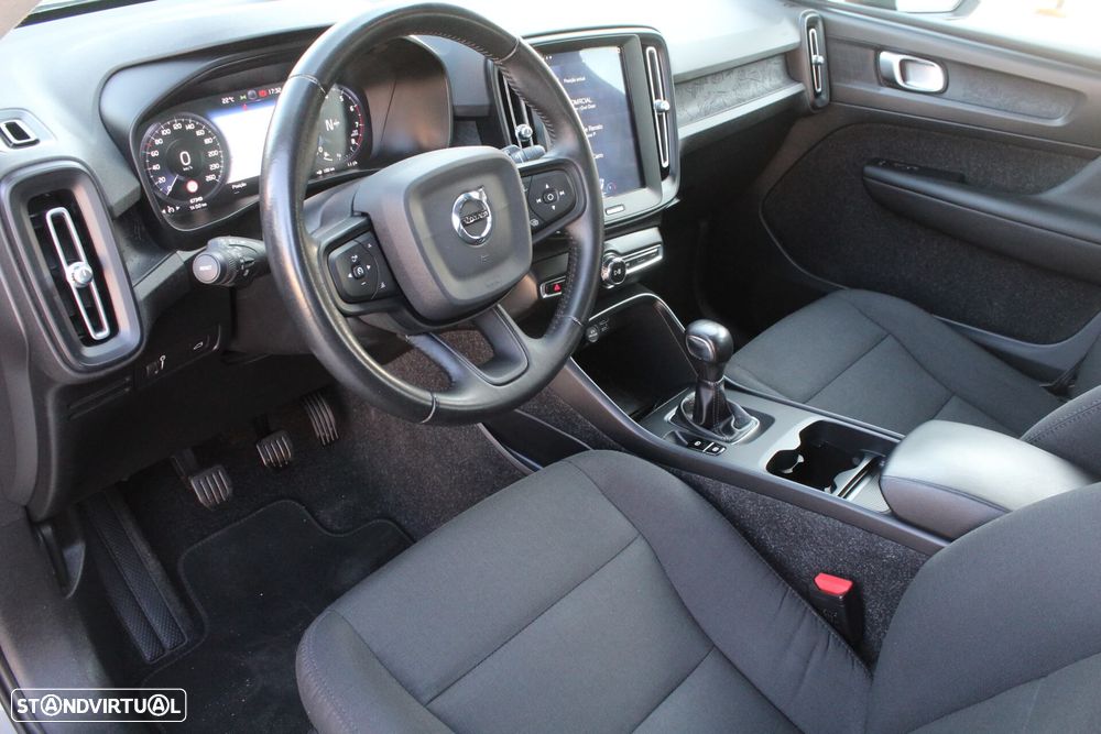 Volvo XC 40 1.5 T3 Momentum Tech Edition - 6