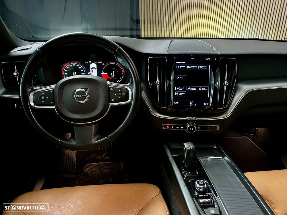 Volvo XC 60 2.0 T8 PHEV Momentum Plus AWD - 8