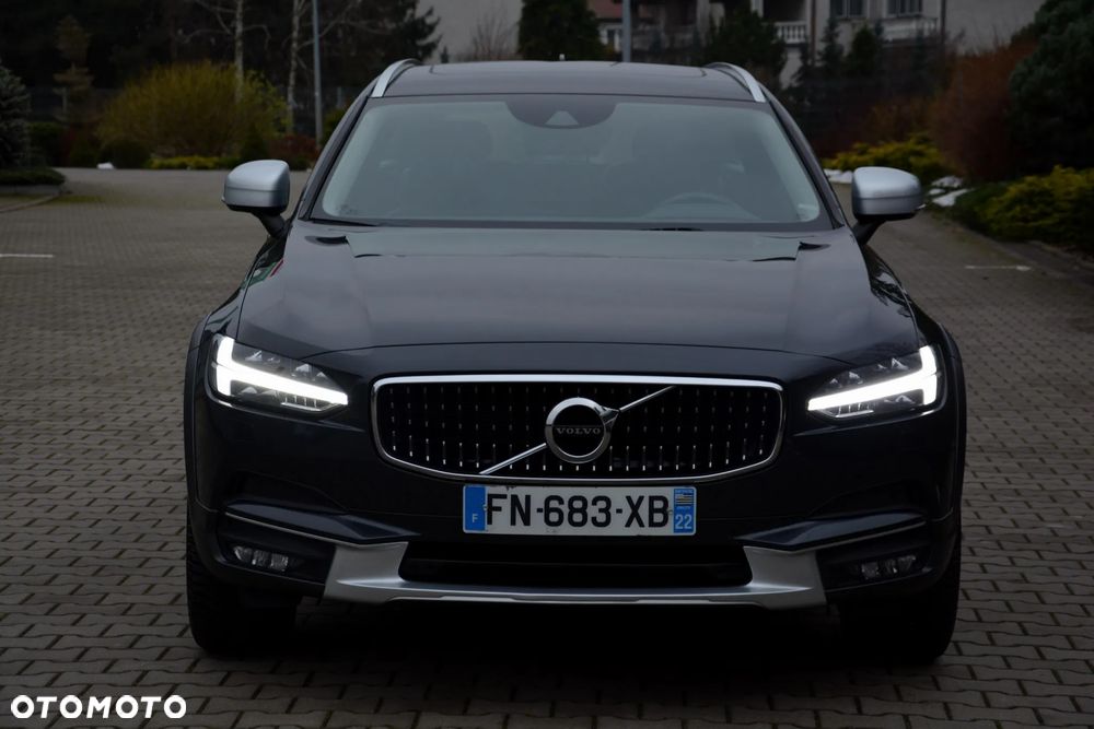 Volvo V90 Cross Country - 14