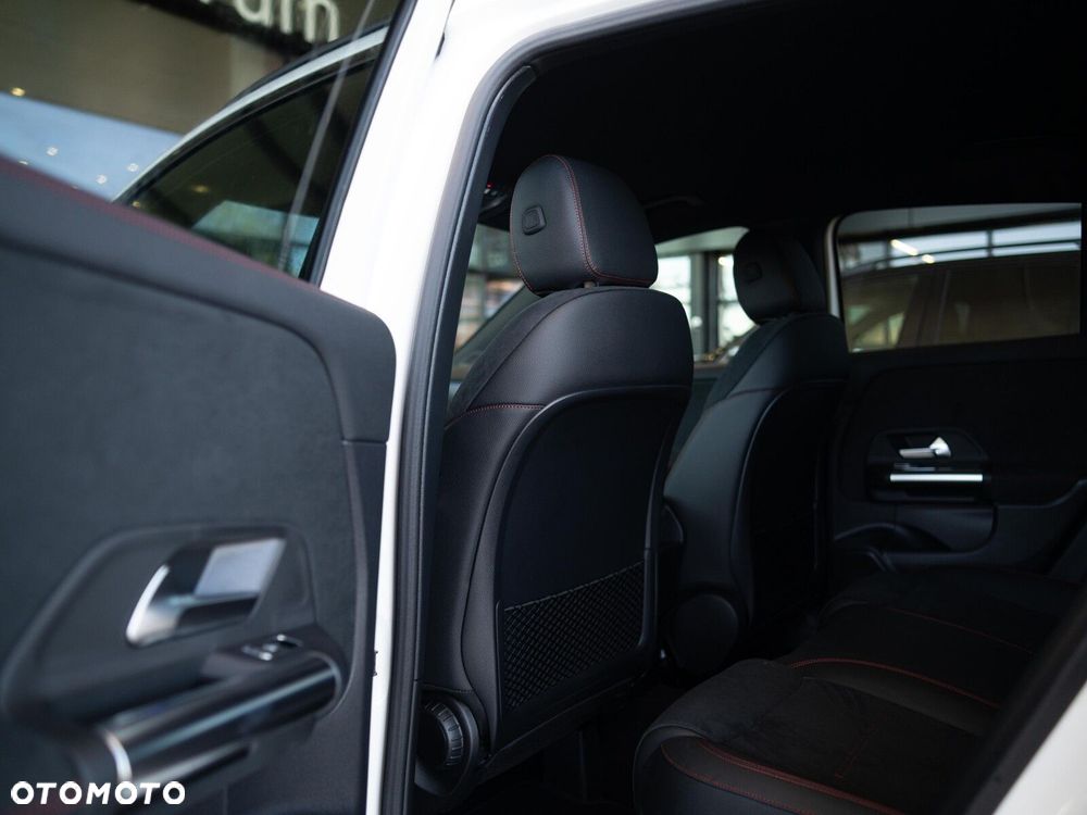 Mercedes-Benz GLA - 11
