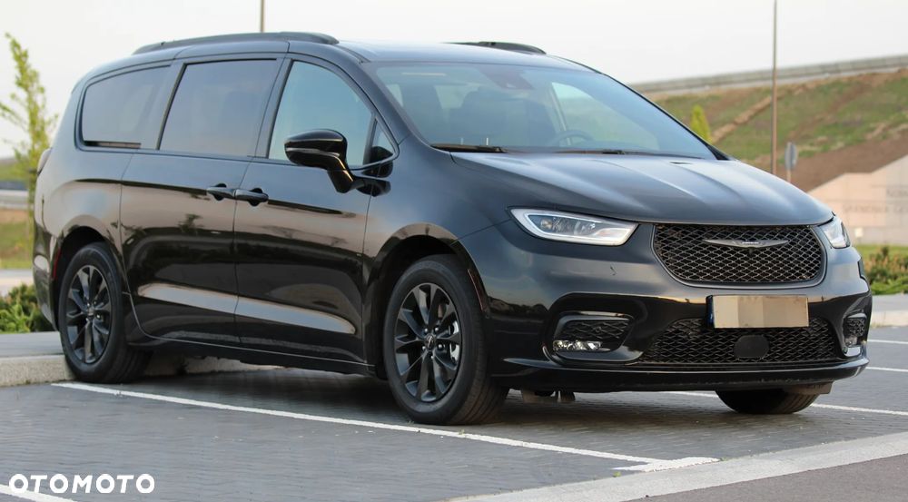Chrysler Pacifica - 2