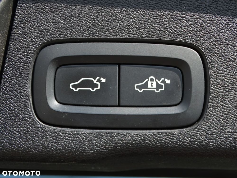 Volvo XC 60 T8 Twin Engine AWD Geartronic Momentum - 26