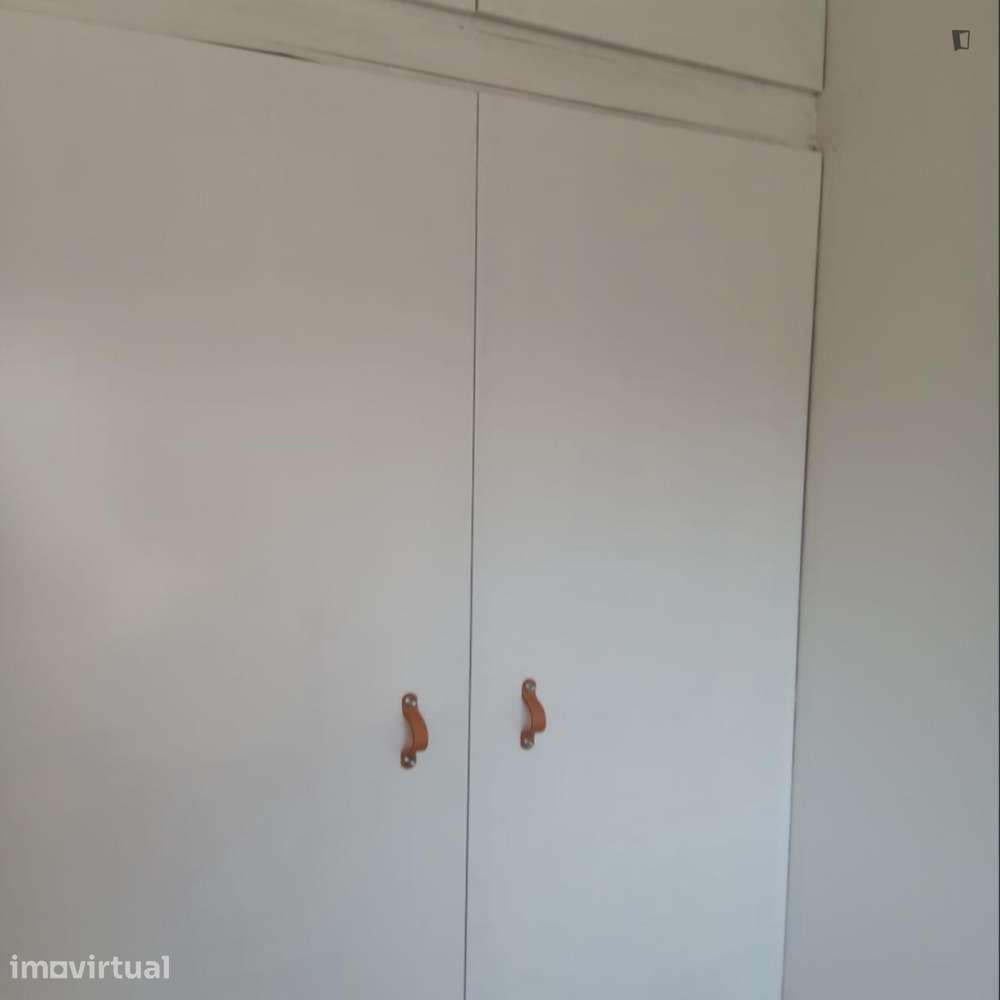 Quarto - localizado em Paranhos Porto - Grande imagem: 4/21
