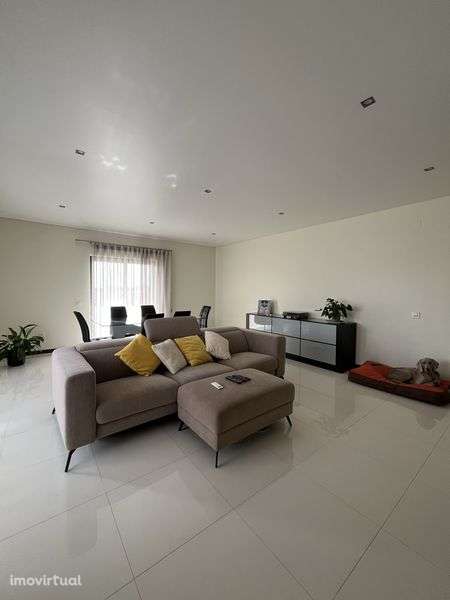 Apartamento T2 | Almeirim | Condominio Privado (Piscina e Garagem) - Grande imagem: 3/12