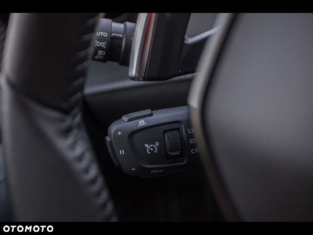 Peugeot 2008 1.2 PureTech Allure S&S EAT8 - 28