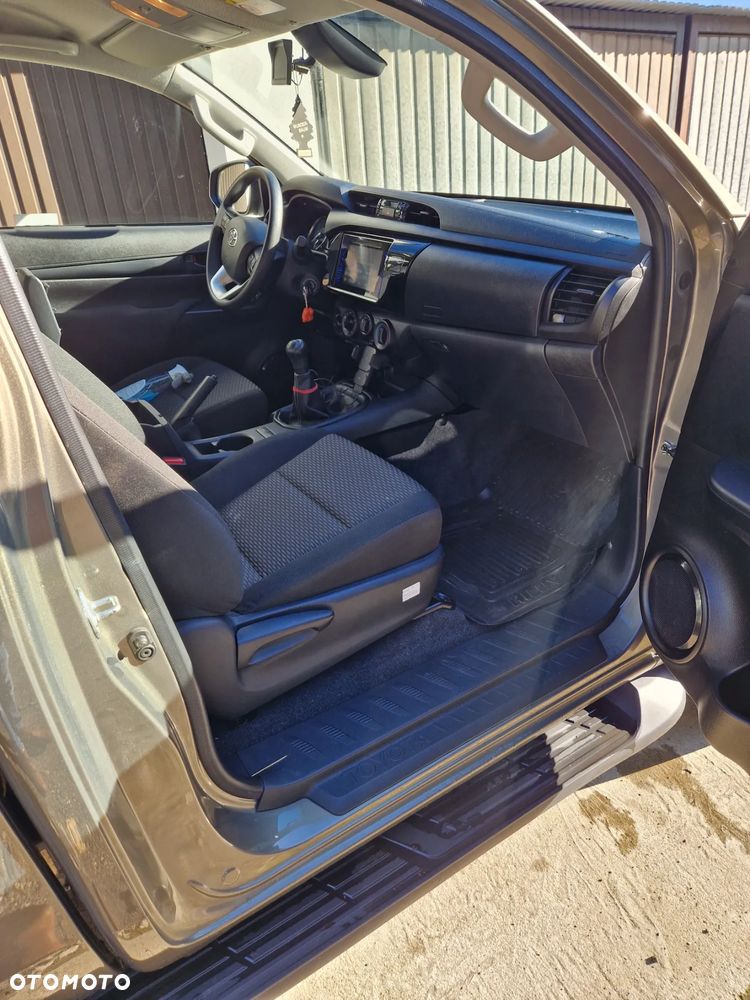 Toyota Hilux 2.4 D-4D Single Cab DLX 4x4 - 5