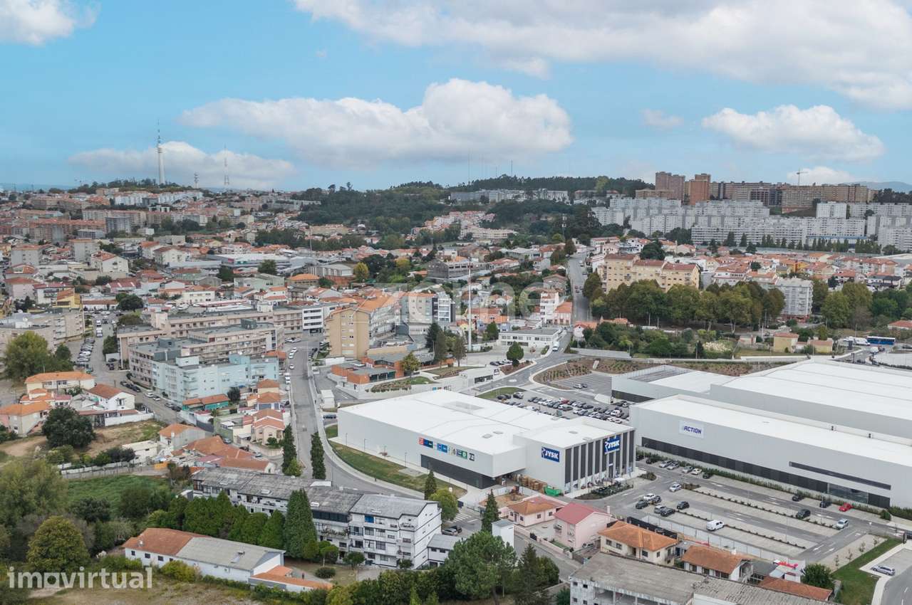 Espaço comercial amplo junto ao Gaia Park, em Vila Nova de Gaia, Po... - Grande imagem: 2/26