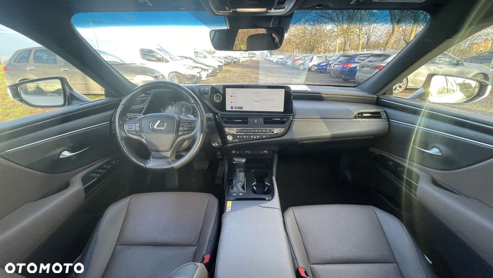 Lexus ES 300h Business Edition - 17