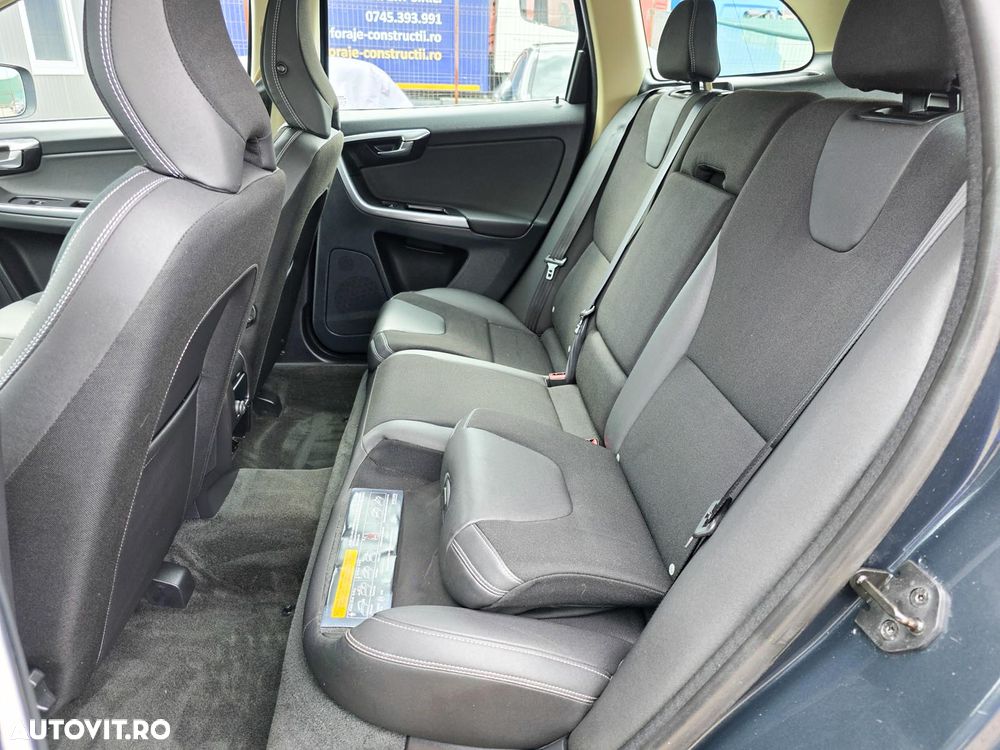 Volvo XC 60 D4 Geartronic Momentum - 11