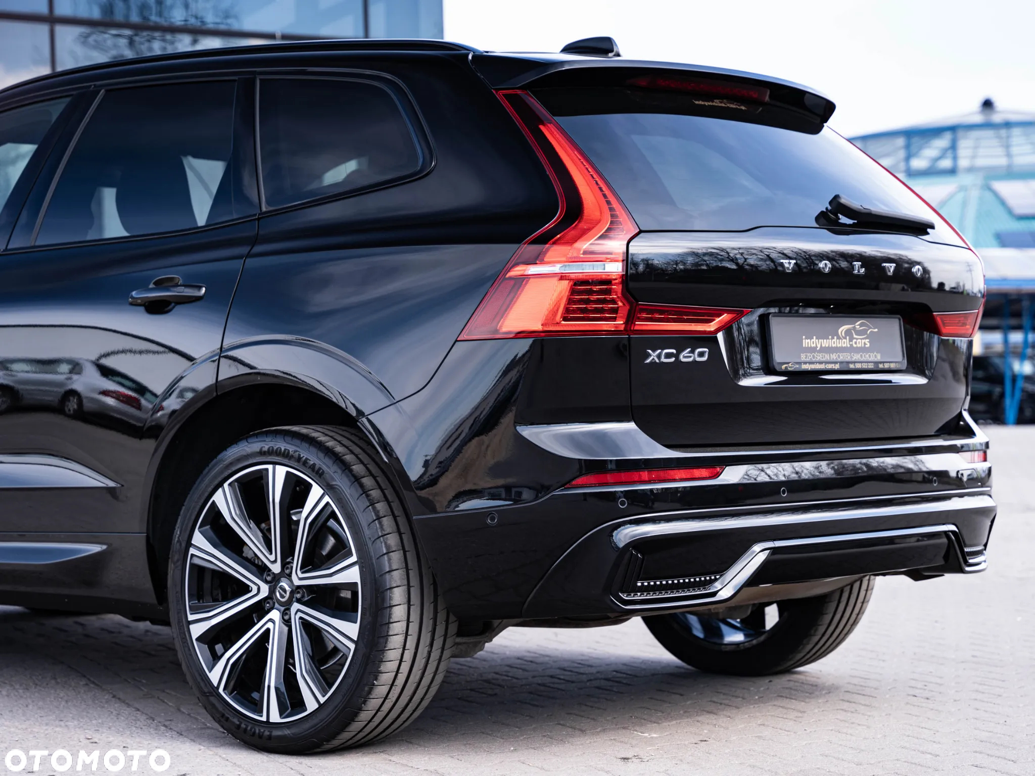 Volvo XC 60 T8 AWD Plug-in Hybrid Ultra Dark - 12