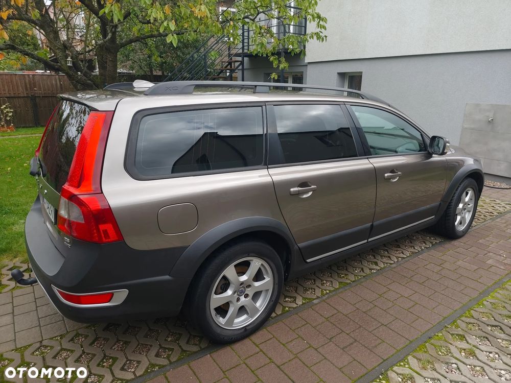 Volvo XC 70 D5 AWD Momentum - 4